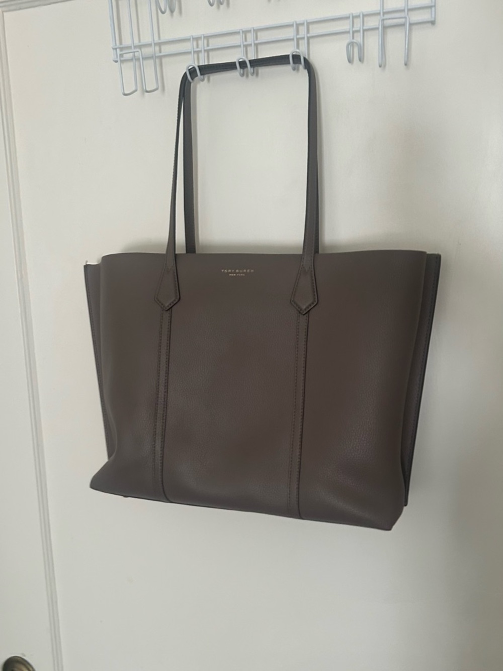 Tory Burch Brown Leather Tote
SOLD PVT🕺